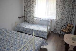 Мотели Motel Chalet Vita-Pochtovaya Трехместный номер с основными удобствами-2